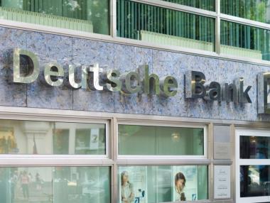 Deutsche Bank съкращава 2000 служители и затваря клонове