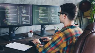 What kind of IT specialists are tech companies looking for in Bulgaria?