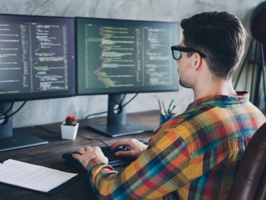 What kind of IT specialists are tech companies looking for in Bulgaria?