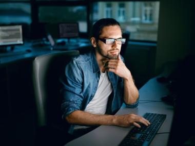 Вечерни новини: Какви хора търсят българските IT компании?; Фалитите в страната растат