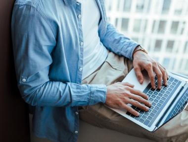 Вечерни новини: Огромни заеми ще покриват дефицита; Какви компании търсят българските IT специалисти?