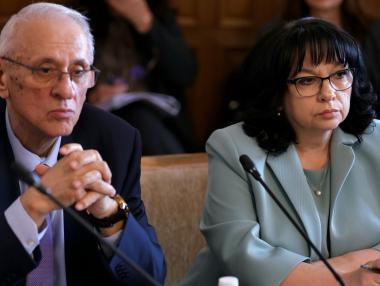 „Сериозен размер“: Петкова ще покрива дефицита в бюджета с огромни заеми