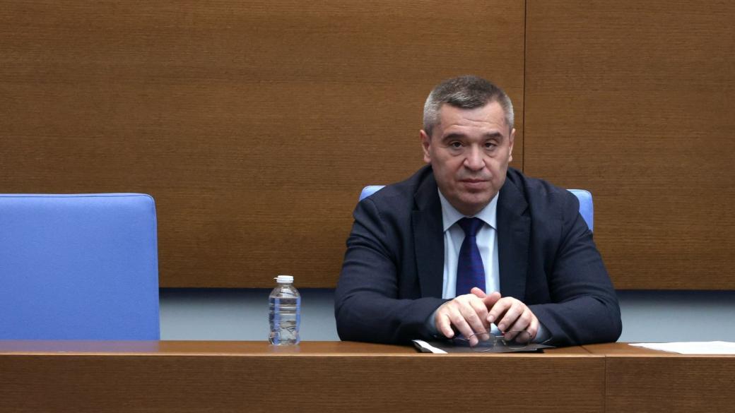 „Обсъдена тема“: Министри отказват да говорят в парламента за държавните магазини