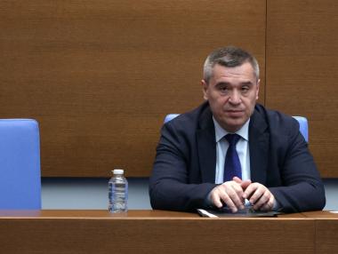 „Обсъдена тема“: Министри отказват да говорят в парламента за държавните магазини