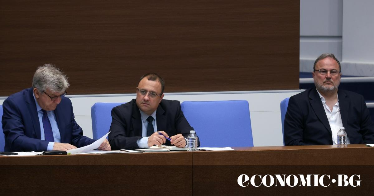 Министрите на регионалното развитие Иван Иванов и на околната среда