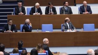 Кабинетът „Желязков“ оцеля в първия си вот на недоверие