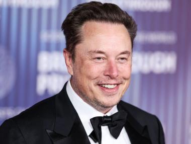 Всичко започва да се взривява в лицето на Илон Мъск