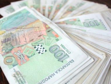 Седмични новини за финанси: Бюджетът е обратно на минус; Все повече фалити в България