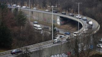 Вечерни новини: НАП затяга контрола върху търговията с автомобили; АПИ спря търга за следене на пътния трафик