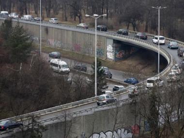 Вечерни новини: НАП затяга контрола върху търговията с автомобили; АПИ спря търга за следене на пътния трафик