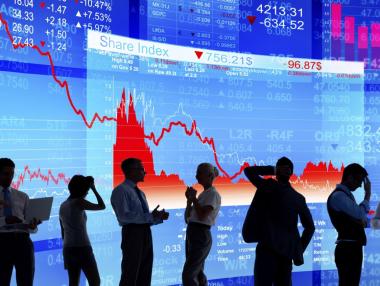 Пазарният срив кара свръхбогатите да свалят компании от борсата