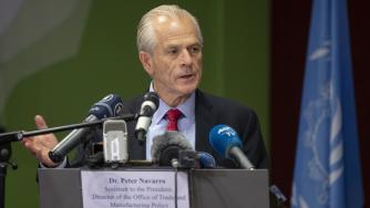 „По-глупав от чувал с тухли“: Мъск нападна търговския съветник на Тръмп