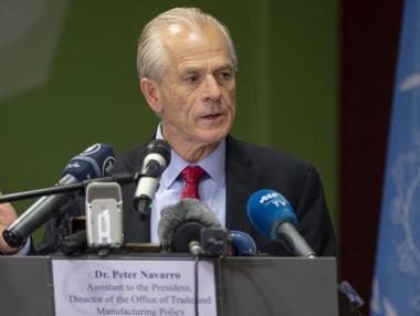 „По-глупав от чувал с тухли“: Мъск нападна търговския съветник на Тръмп