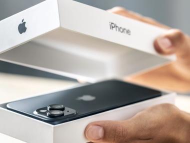 Митата на Тръмп пращат цената на iPhone над 6000 лв.