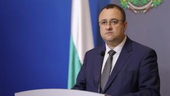 Два „бушона“ ще гръмнат, за да оцелее шефът на АПИ