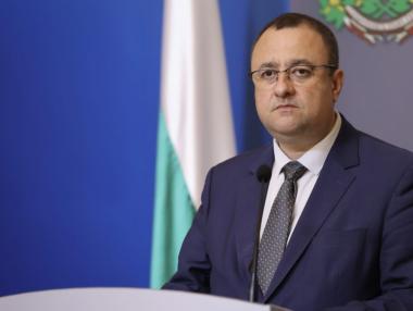 Два „бушона“ ще гръмнат, за да оцелее шефът на АПИ