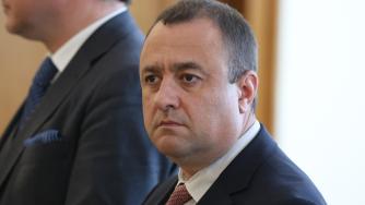 Държавата спешно размразява мегапоръчката за основни ремонти на пътища