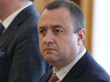 Държавата спешно размразява мегапоръчката за основни ремонти на пътища