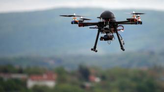 Правителството затяга контрола върху дроновете