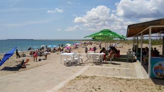 Все повече са хотелите и ресторантите, но няма кой да работи там