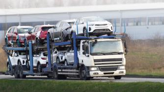 ЕС продава по-малко коли, но печели повече от тях