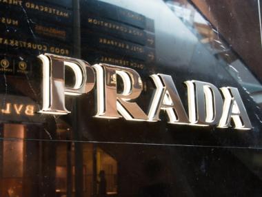 Prada купува Versace – ще връща мощта на италианската модна индустрия