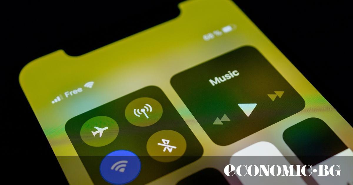 Американският технологичен гигант Apple дискретно нае шест товарни полета за