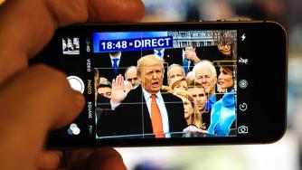 Тръмп освобождава смартфони, компютри и чипове от новите мита