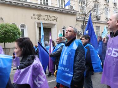 МФ: Кметовете са отговорни за заплатите в общинските транспортни фирми