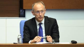 Държавата обмисля стипендии за кандидат-студенти по математика и природни науки