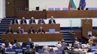 Кабинетът оцеля и във втория вот на недоверие