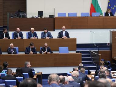 Кабинетът оцеля и във втория вот на недоверие