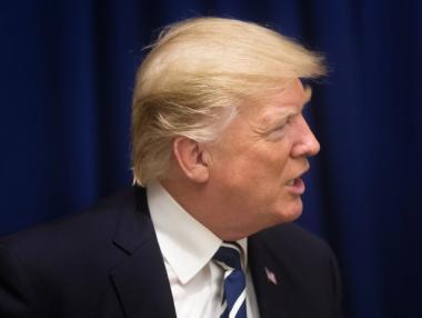 С един коментар Тръмп потопи и акциите, и долара