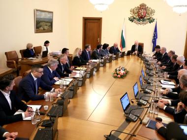 Правителството смени трима областни управители