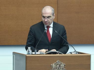 Караджов сключва договор за 35 електрически влака с 280 млн. лв. заем