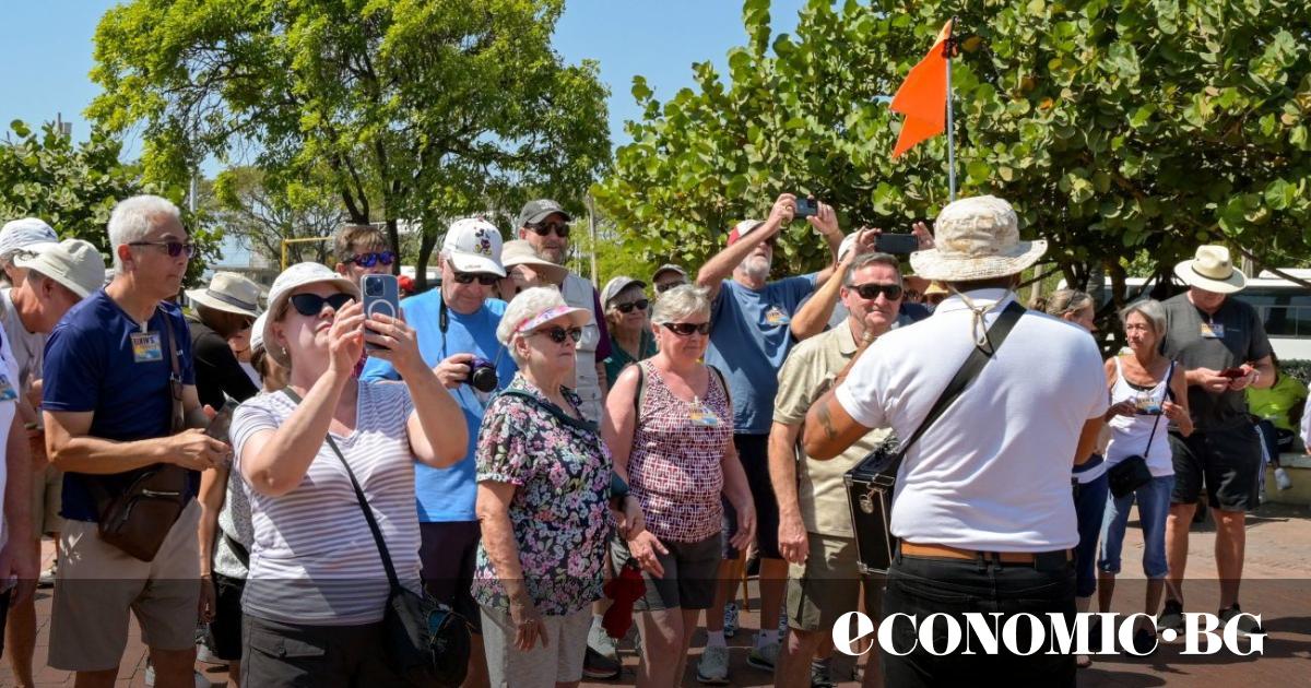 Наредбата за екскурзоводите вреди на конкуренцията и трябва, ако не