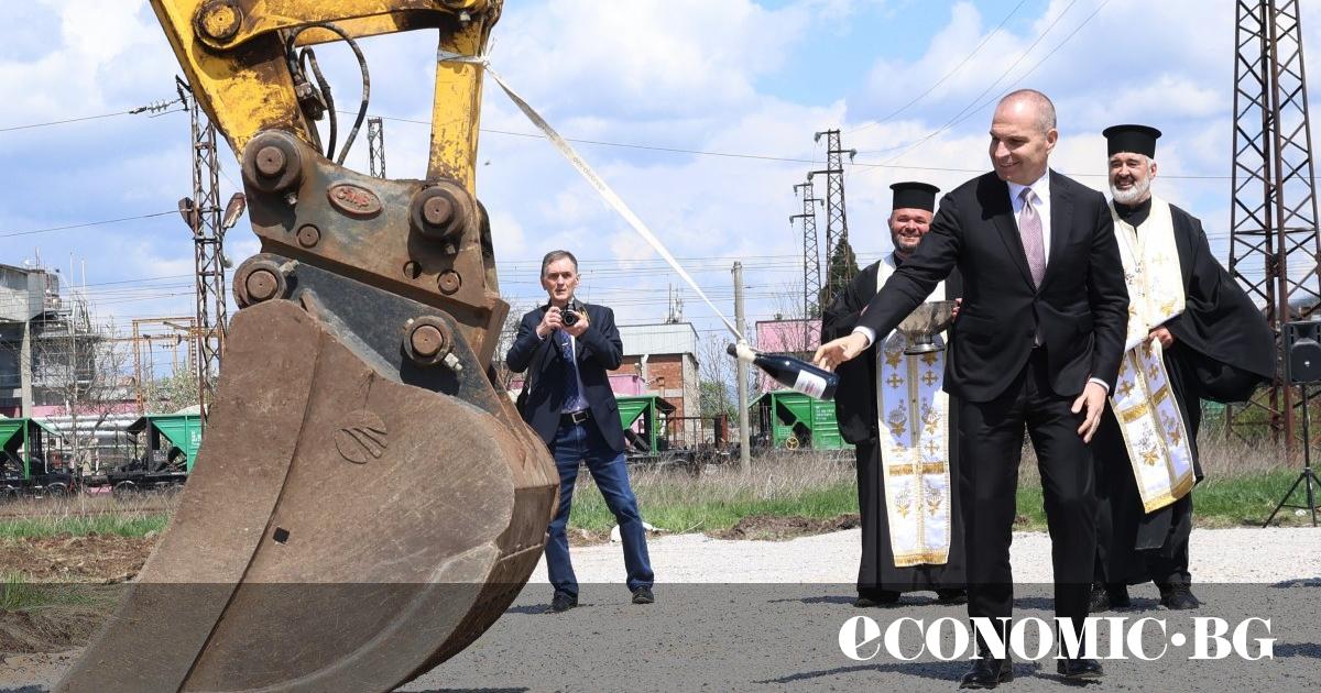 Символичната първа копка на дългоочаквания интермодален терминал във Волуяк бе