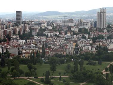 Небостъргачът на бул. „Черни връх“ в София поне засега е спрян