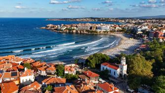 Всеки трети хотел по Черноморието ще увеличи цените за Лято 2025