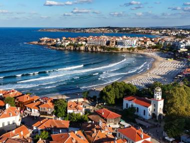 Всеки трети хотел по Черноморието ще увеличи цените за Лято 2025