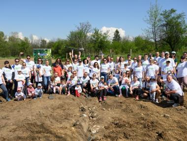 Доброволци от Пощенска банка се включиха в инициативата „Новата гора на София 3“