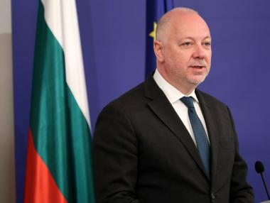 Разходите за отбрана излизат извън сметките за дефицита