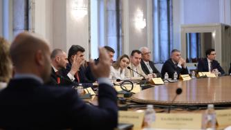 Депутатите отново отложиха либерализацията на пазара на ток за бита