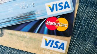 Може ли Европа да намали зависимостта си от американските Visa и Mastercard