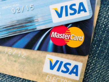 Може ли Европа да намали зависимостта си от американските Visa и Mastercard