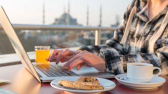 Високите цени на храната отблъскват туристите от Истанбул