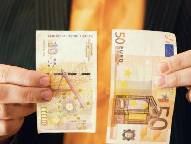 Q&A: Как точно ще се случи въвеждането на еврото в България?