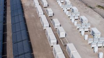 Соларите и батериите на „Електрохолд Трейд“ ще се управляват чрез иновативна платформа