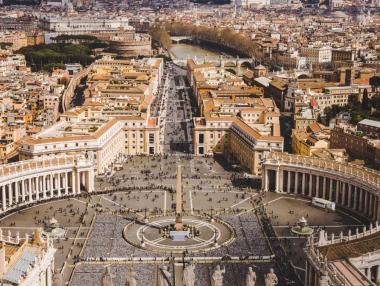 Нов папа: Бял дим се издигна над Сикстинската капела