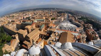 Без заплата, но с привилегии: Финансовото състояние на папа Лъв XIV